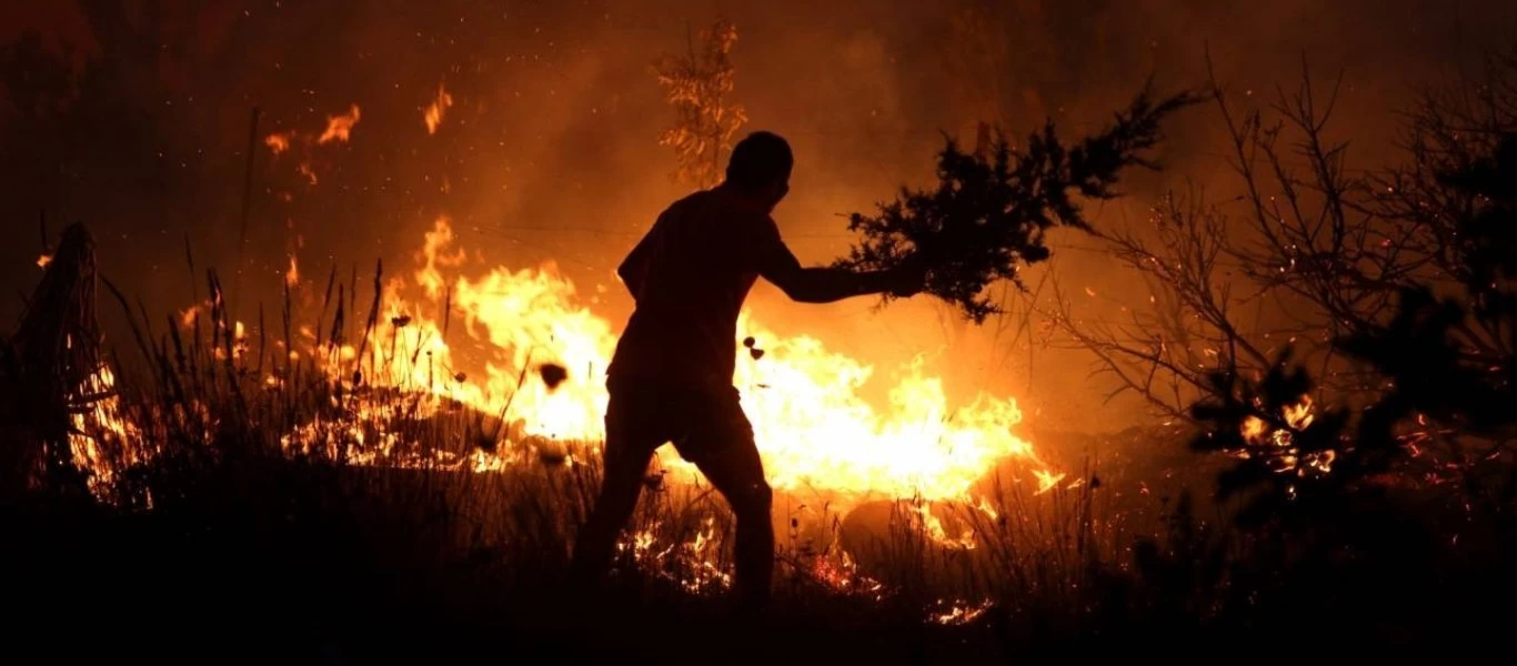 Φωτιά στον Άγιο Στέφανο: Δύο συλλήψεις για εμπρησμό - Παρίσταναν εθελοντές πυροσβέστες!